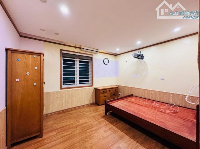 BÁN NHÀ VŨ NGỌC PHAN – 8 TẦNG XÂY MỚI – THANG MÁY – 18 CĂN HỘ CAO CẤP