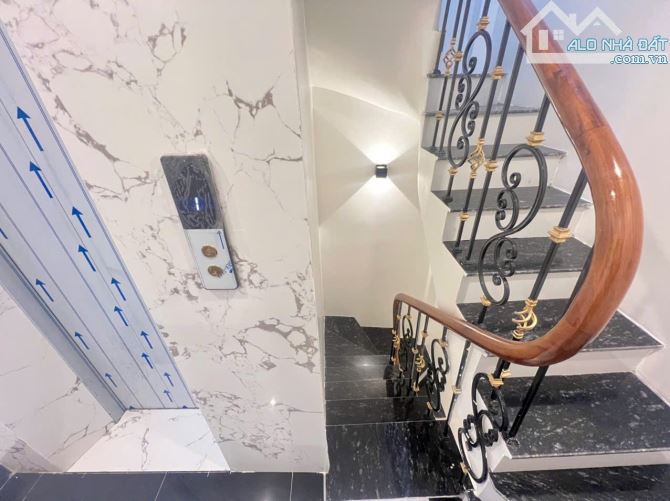 PHỐ LỤA VAN PHÚC 5 TẦNG LÔ GÓC 2 THOÁNG , Ô TÔ QUA, THANG MÁY, FULL NỘI THẤT XỊN 33M,10 TỶ - 10