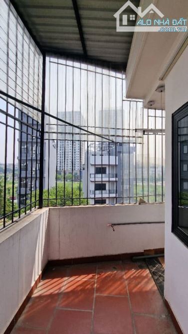 Bán nhà phố Bồ Đề , DT 32m2 , MT 6.4m , Xây 5 Tầng , Giá 6.85 tỷ, Full nội thất - Ô tô đỗ - 11