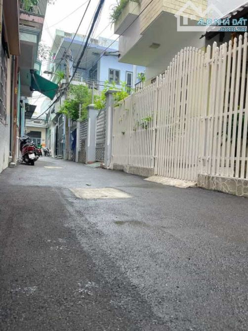 💥 CẦN BÁN GẤP - 🏡🏡🏡Nhà đẹp 2 tầng sát cầu sông Hàn. 👉 Kiệt hơn 3m thông thoáng - 1