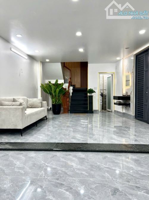 Bán nhà 4 tầng đẹp như villa – Ngang 10m Ngay ĐH GTVT – ô tô ngủ trong nhà - Q12 - 1
