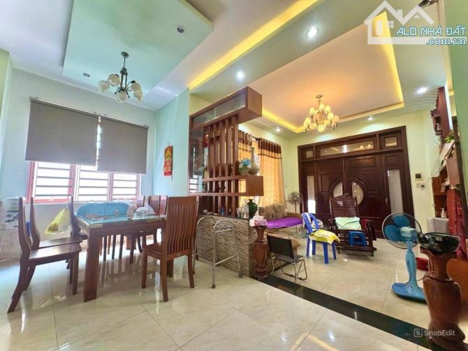 Bán Biệt Thự gần công viên B5, Trường Bùi Thị Xuân, Tân Mai, Biên Hòa, 252m2, giá 11.5 tỷ. - 1