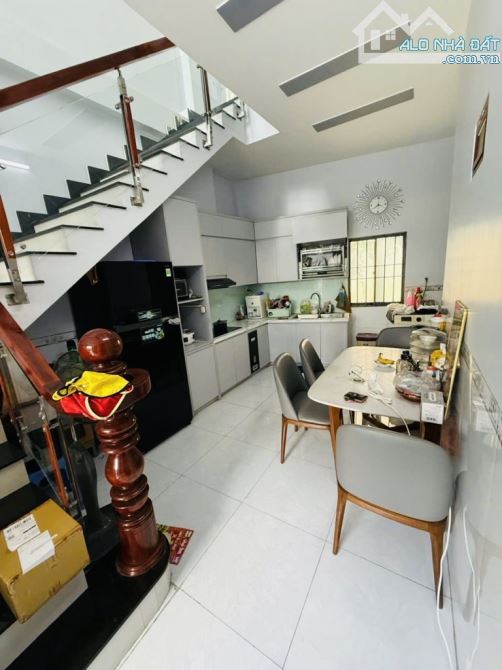 Nhà Trung Tâm P.Dĩ An- HCM. Dt:84m2, HXH 5M. SHR: Chỉ 4 Tỷ x - 1
