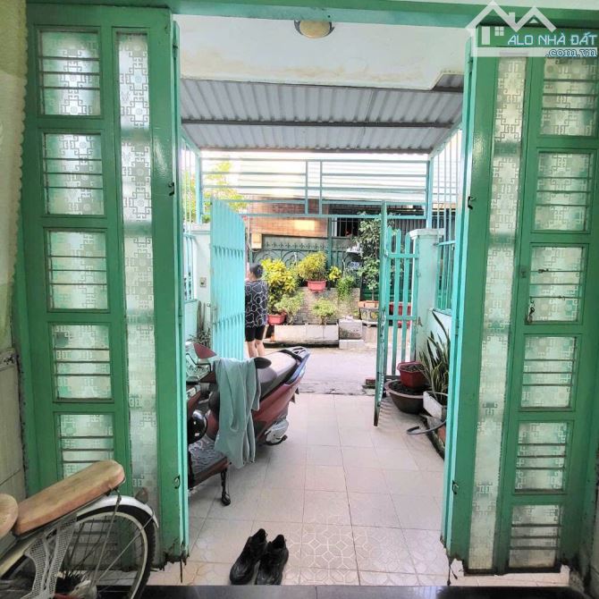 Bán nhà 2 tầng, có pn dưới trệt. DT 60m2 - nở hậu. Chỉ 4.x tỷ - 1