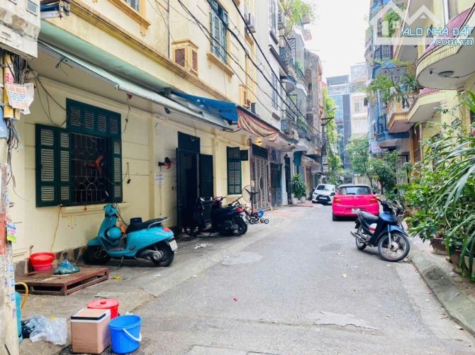 BÁN NHÀ PHÂN LÔ KIM ĐỒNG . VI TRÍ NHÀ ĐẸP NHẤT KHU VỰC . DT 44M. MT 4 M . NHÀ 3 TẦNG - 1