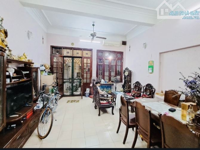 HIẾM! NHÀ PHỐ HÀNG BÀI - VỊ TRÍ VÀNG - THOÁNG TRƯỚC SAU- 3 bước ra phố, tràn tiện ích - 1