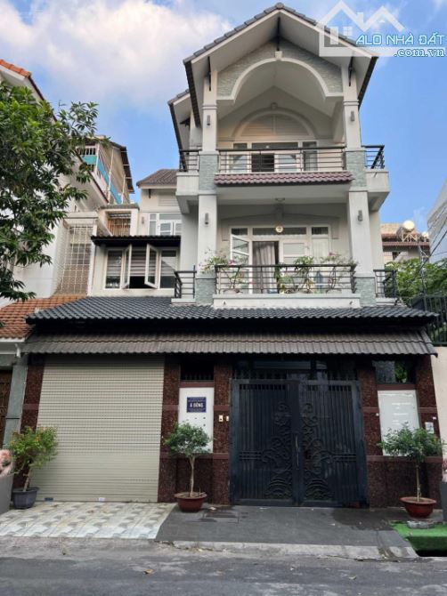 Nhà đẹp Tân Bình, hẻm nhựa 8m, DT 161m², Nhà 1 trệt 2 lầu ST, giá đầu tư chỉ 135tr/m² - 1