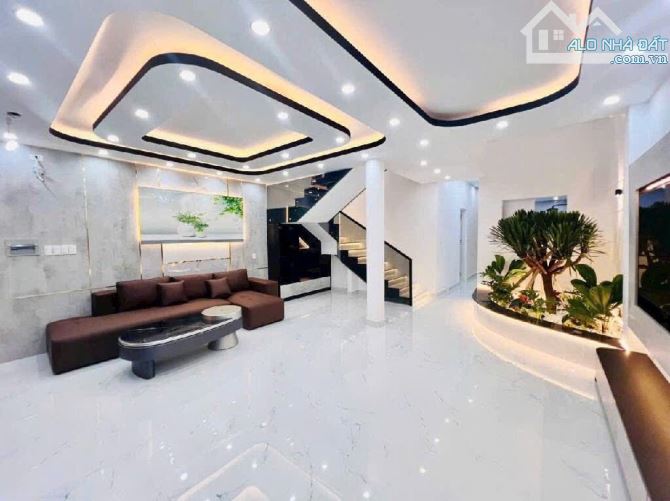 Biệt thự sân vườn, hẻm nhựa 8m, full nội thất cao cấp. 140m2, ngang 5.5m. Giá 8,6 tỷ - 1