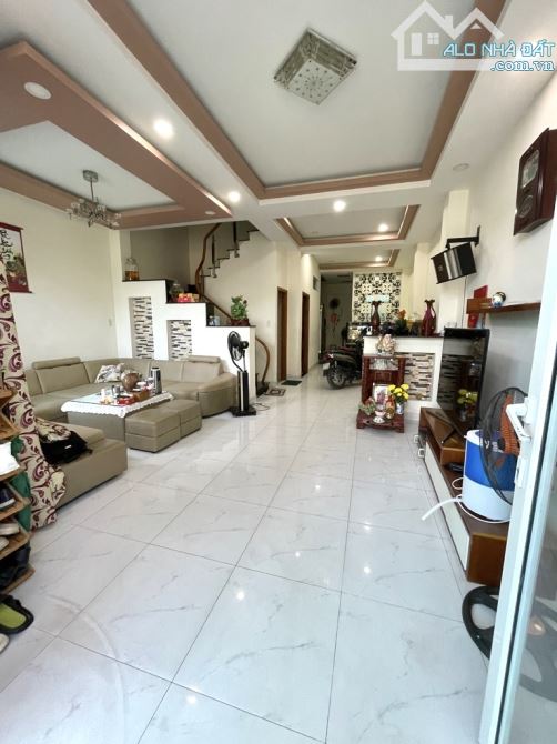 🏡Nhà Phố Cạnh Quận 7 - 100m2 - 3 Tầng - Xe Hơi Đậu Cửa - 6 Tỷ Hơn - 1