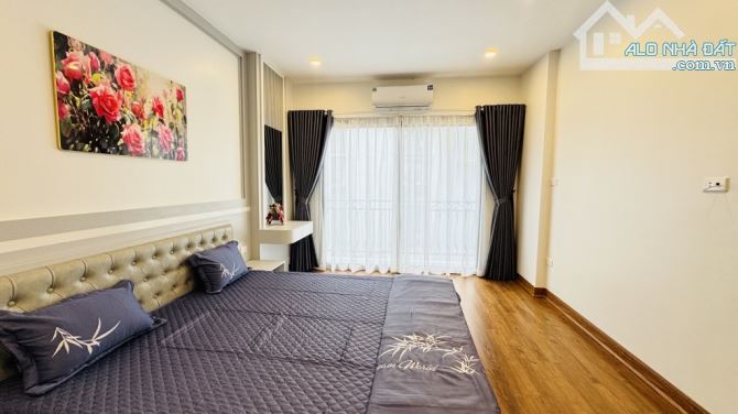 NHẤT VỊ NHỊ HƯỚNG – MỸ NHÂN CHÂN DÀI PHỐ TRẦN CUNG – 7 TẦNG - 37M² - 1