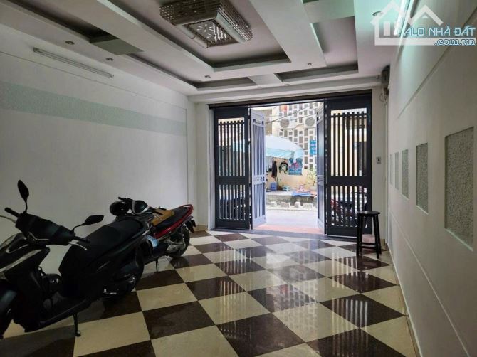Siêu Hiếm Bán Nhà Phân Lô ÔTô Cầu Giấy 70m2 Hai Mặt Tiền - Vỉa Hè Rộng  Kinh Doanh Sầm Uất - 1