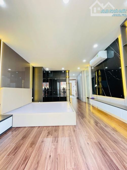 Toà CCMN Tôn Đức Thắng, gần Văn Miếu, 52m2, 7T, MT 6.6m, 12 phòng, DT 70 triệu/ th - 1