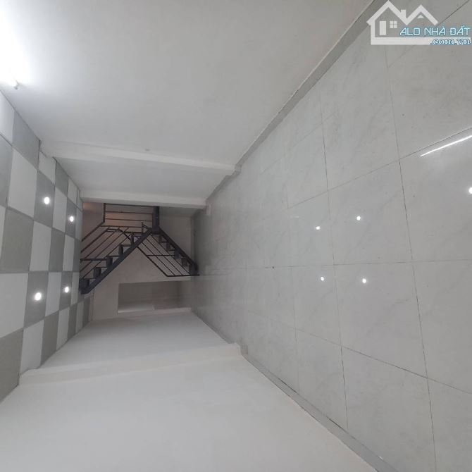 Trung Tâm Quận 8 - Xe Tải Đến Nhà - Hoàn Công Đủ - 3 Tầng - Chân Dài Miên Man - 5,28tỷ TL - 1