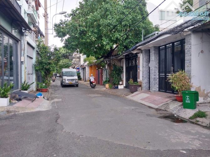 PHAN HUY ÍCH GÒ VẤP ,DT 5,5×20 ,4 TẦNG ,HẺM 10M CÓ VỈA HÈ GẦN SÂN BAY EMART ,NHỈNH 12 TỶ - 1