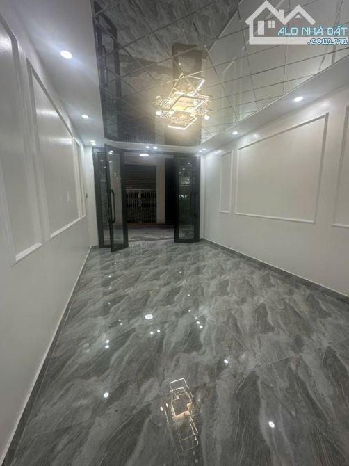 Bán Nhà Trần Nguyên Hãn Ô Tô Vào Nhà Xây Độc Lập - 1