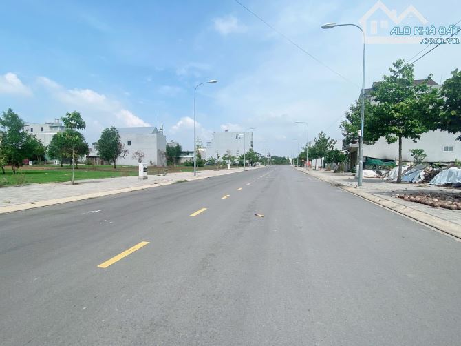 BÁN GẤP MIẾNG ĐẤT ĐẸP 240m2 NGAY KHU TTHC NHƠN TRẠCH GIÁ 3TỶ6, ĐƯỜNG NGUYỄN HỮU CẢNH - 1