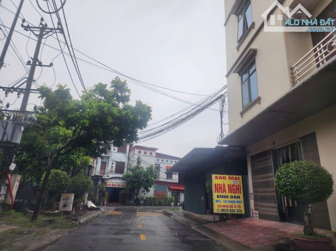 BÁN LÔ GIÃN DÂN TIÊN XÁ, HẠP LĨNH, BẮC NINH. LÀN 2 QL38 NHÌN VƯỜN HOA - 1