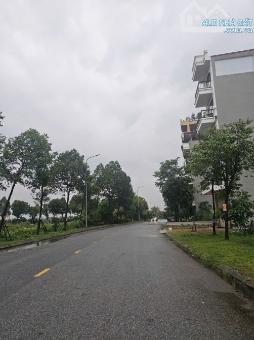Bán lô mặt Lê Văn Thịnh Đại Phúc dt 78m mt 4.4m hướng đb giá 9.5 tỷ
