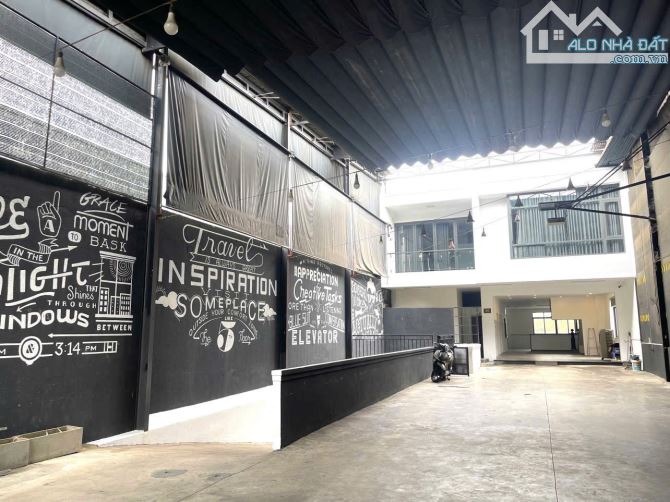 Nhà Đất DT lớn 500m² mặt tiền 10m, vuông vắn, có hầm để xe. - 1