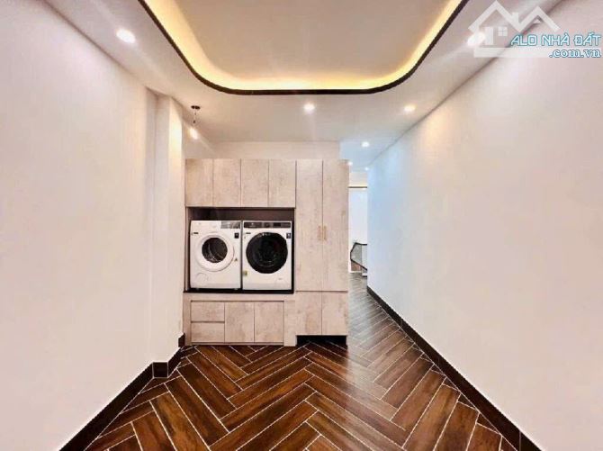 Biệt thự sân vườn, hẻm nhựa 8m, full nội thất cao cấp. 140m2, ngang 5.5m. Giá 8,6 tỷ - 12
