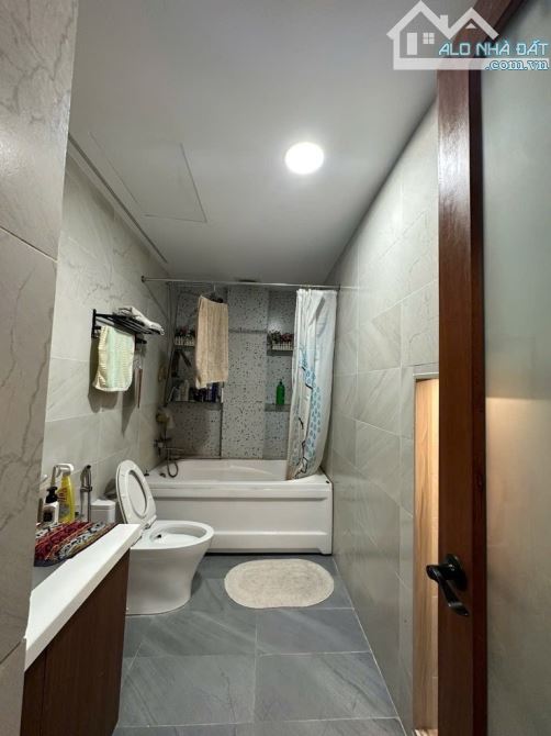 Bán tòa nhà Văn phòng 7 tầng - Nguyễn Văn Trỗi - khu Cty , Kinh doanh... 135tr/tháng - 14
