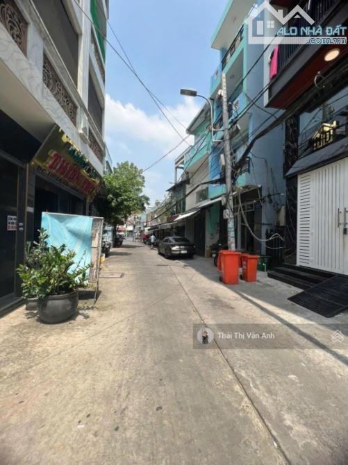 BÁN GẤP TÒA CHDV 7 TẦNG XVNT - P.26 - 112M2 ( 5.5X20.5 ) - DT 130 TR/THÁNG - HẺM Ô TÔ - 2