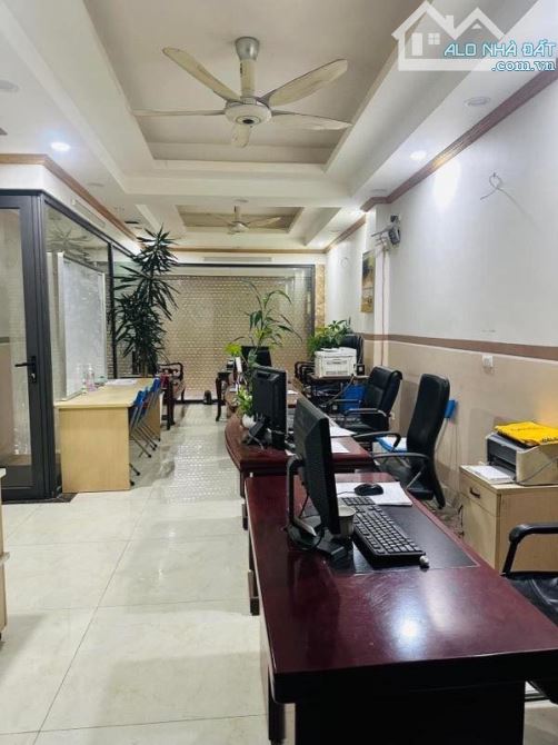 BÁN NHÀ PHÂN LÔ KIM ĐỒNG . VI TRÍ NHÀ ĐẸP NHẤT KHU VỰC . DT 44M. MT 4 M . NHÀ 3 TẦNG - 2