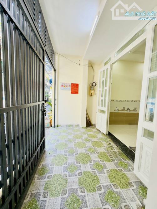 NHÀ 2 TẦNG KIÊNG CỐ - MỚI ĐẸP Ở NGAY - GẦN MẶT TIỀN - HẺM ĐẸP AN NINH DÂN TRÍ CAO - 2