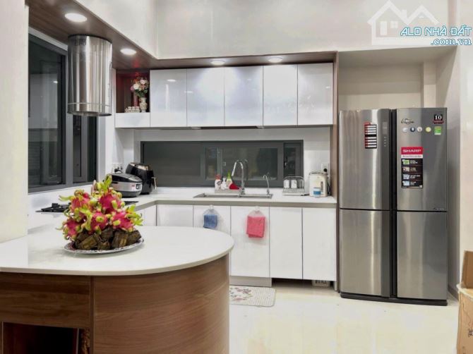 Bán nhà Sư Vạn Hạnh P12 Q10, 65m², ngang 4.1m, 6PN, 4WC, Ôtô, gần Vạn Hạnh Mall. 13.5 tỷ - 2