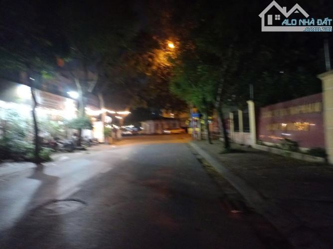 Đất phân lô KĐT Việt Hưng. Diện tích 345m2 MT 30m lô góc vỉa hè, kinh doanh tốt - 2