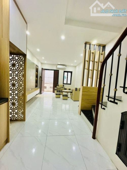 BÁN CĂN HỘ TẬP THỂ NGÕ 33 NGUYỄN AN NINH – 60M² – 2 TẦNG – Ô TÔ ĐỖ CỬA – GIÁ 2.95 TỶ - 2