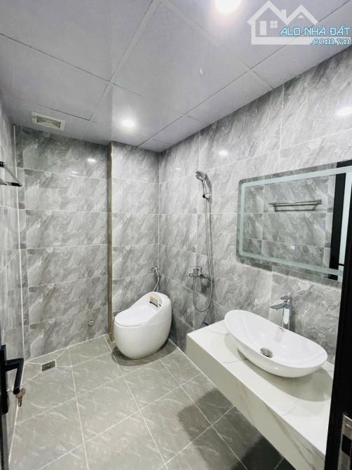 Toà CCMN Tôn Đức Thắng, gần Văn Miếu, 52m2, 7T, MT 6.6m, 12 phòng, DT 70 triệu/ th - 2
