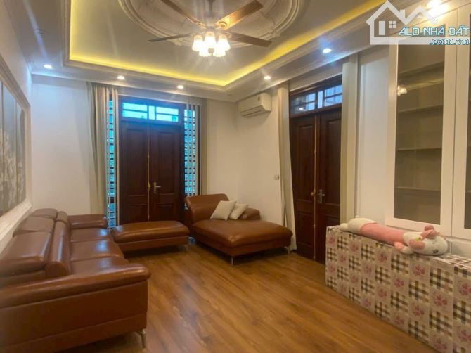 Bán nhà lô góc 5 tầng bề thế Trung tâm Long biên, tc 9.x tỷ - 2