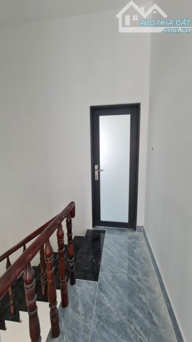 Bán Nhà xây mới 100%, chỉ 890tr có 2PN, sau bến xe Hưng Long - 2