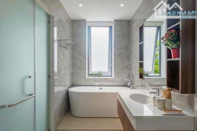 SIÊU PHẨM VILLA 3 TẦNG 2 MẶT TIỀN NGUYỄN SƠN – CÁCH SÔNG HÀN CHỈ 150M - GIÁ 1X TỶ - 2