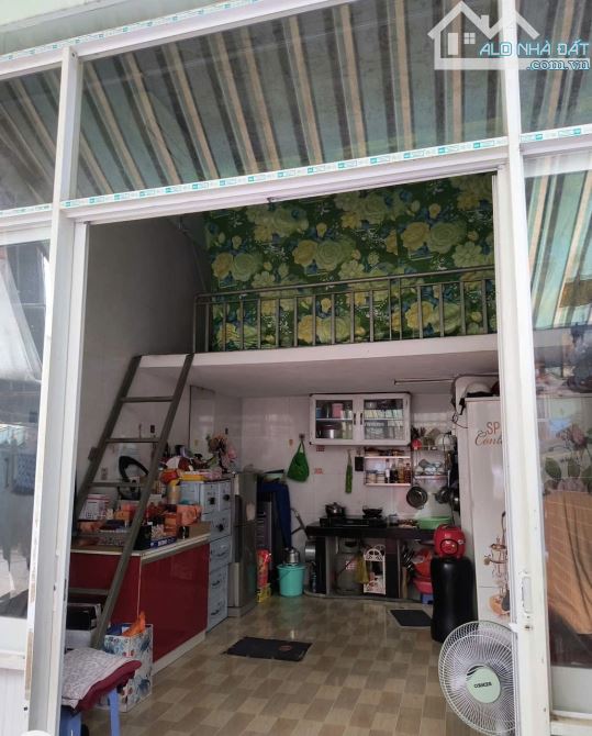 Bán dãy trọ 100m2 5 phòng dòng tiền 120 triệu, Đường xe hơi, chỉ 2,99 tỷ - 2