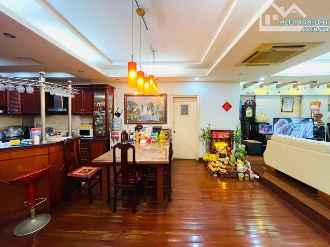 Bán chung cư phố Láng Hạ - 199m2 cực rộng -view triệu đô - cực hiếm - 2