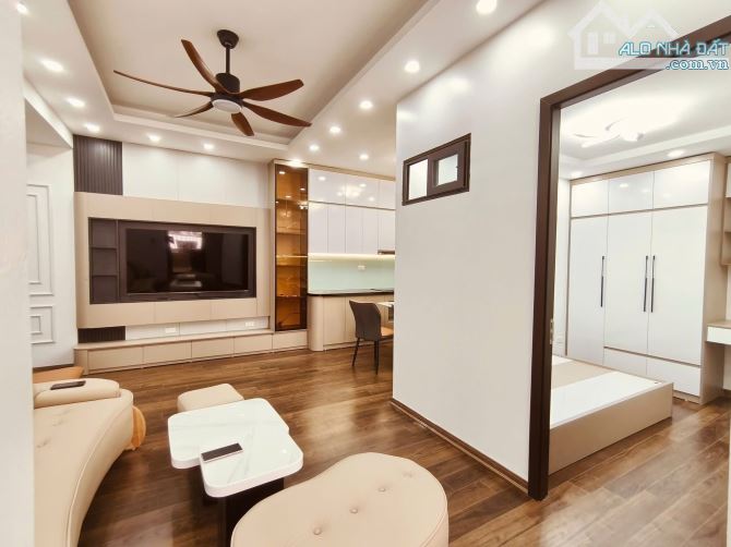 Căn hộ cao cấp phố Thành Thái, đối diện công viên Cầu Giấy, 3 ngủ, full nội thất đồng bộ - 2