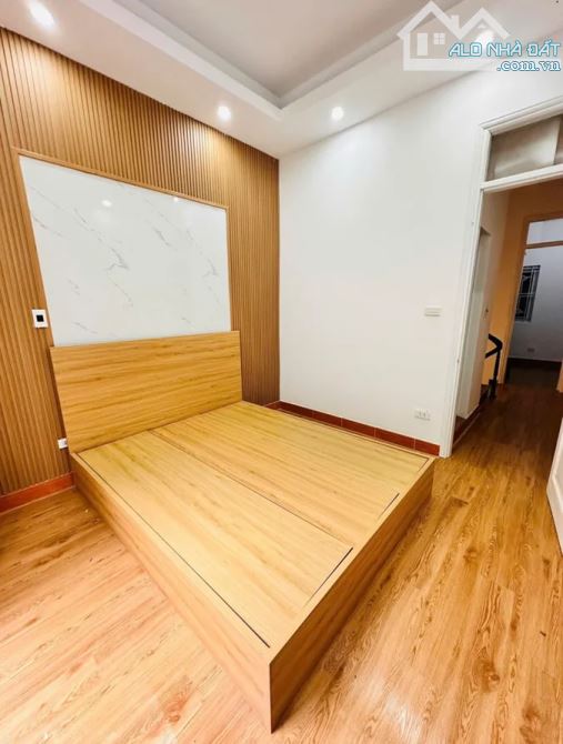 Bán nhà Lạc Long Quân, ngõ nông, thông, tiện ích, dân xây, đầy đủ nội thất ở ngay - 2