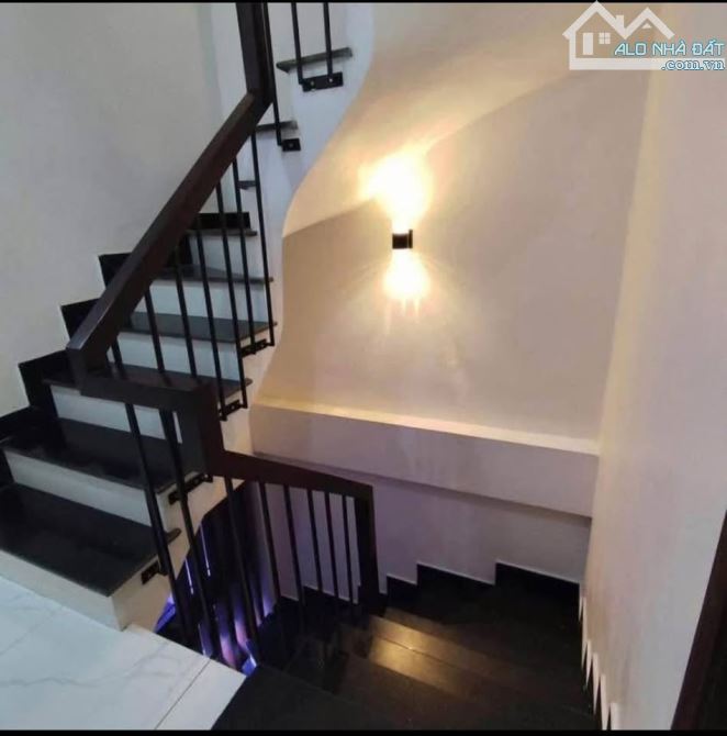 BÁN NHÀ PHỐ NGỌC LÂM – VỊ TRÍ ĐỈNH – GIÁ CỰC MỀM CHỈ 6.X TỶ   Diện tích: 46m² – 4 Phòng - 3