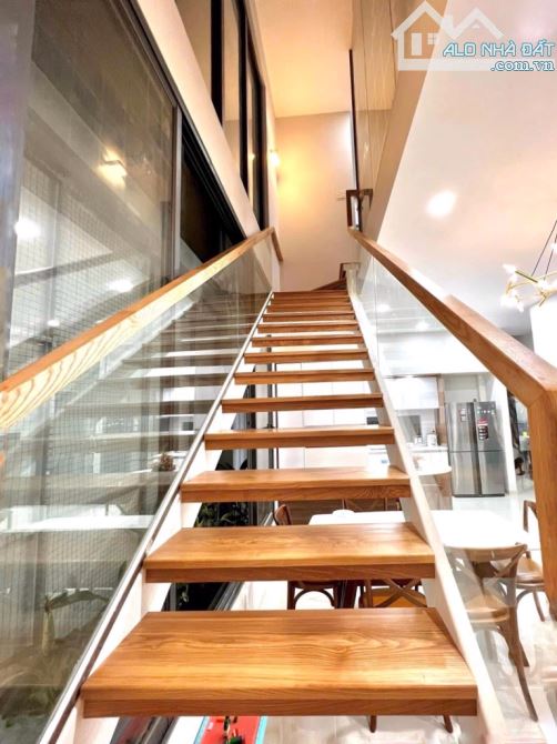 Bán nhà Sư Vạn Hạnh P12 Q10, 65m², ngang 4.1m, 6PN, 4WC, Ôtô, gần Vạn Hạnh Mall. 13.5 tỷ - 3