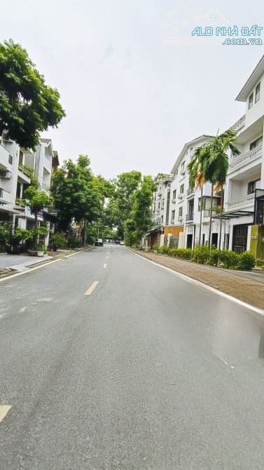 BÁN NHÀ VƯỜN VIỆT HƯNG, NHÀ SIÊU ĐẸP, NỘI THẤT NHẬP KHẨU, GIÁ CHỈ 3x tỷ. - 3