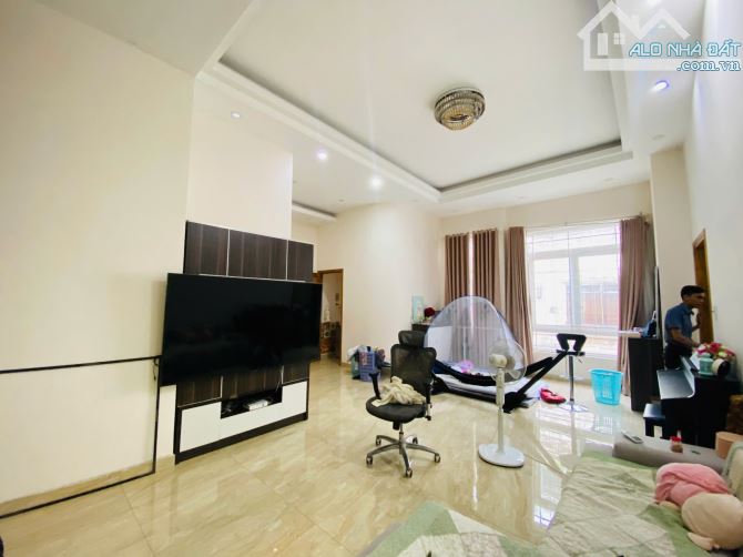 Bán biệt thự ngang lớn 10M đường Bạch Đằng, ngay Chợ Bà Chiểu, Bình Thạnh giá chỉ 15,5 tỷ - 3