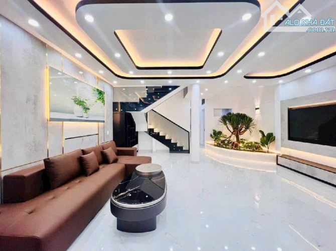 Biệt thự sân vườn, hẻm nhựa 8m, full nội thất cao cấp. 140m2, ngang 5.5m. Giá 8,6 tỷ - 3