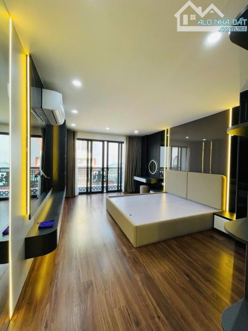 Toà CCMN Tôn Đức Thắng, gần Văn Miếu, 52m2, 7T, MT 6.6m, 12 phòng, DT 70 triệu/ th - 3