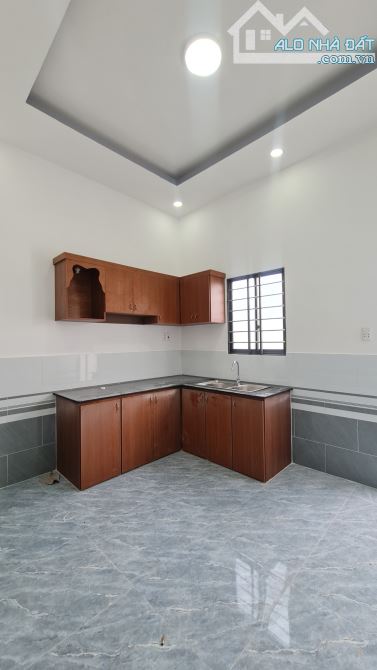 Bán Nhà xây mới 100%, chỉ 890tr có 2PN, sau bến xe Hưng Long - 3