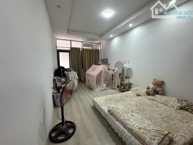 Bán Nhà tập thể phố Lò Đúc 80m2, giá bán 3.3 tỷ Căn hộ có 2 tầng + gác xép Tầng 1 : Khách - 3
