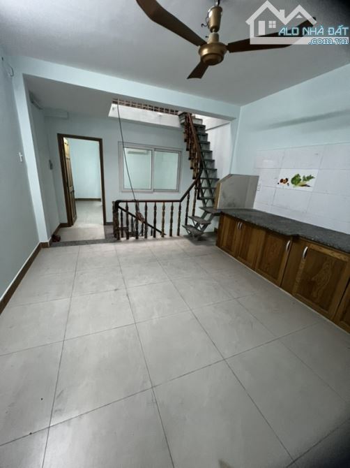 Bán nhà Hẻm 8m 595 CMT8, P.15, Q.10. DT: 8x15m 2 Tầng Giá 19.6 Tỷ TL - 3