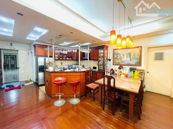 Bán chung cư phố Láng Hạ - 199m2 cực rộng -view triệu đô - cực hiếm - 3