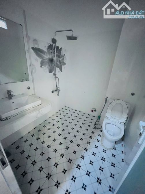 Hạ Giá Bán Gấp Nhà Mơi Cần Bán Xe Hơi Trong Nhà - DTCN 38m2 - 5 PN - 3
